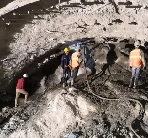 清新拱顶带模注浆料的施工流程及注意事项